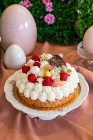 Gâteau "Joyeuses Pâques" - disponible seulement le week end de Pâques                   (samedi, dimanche et lundi)