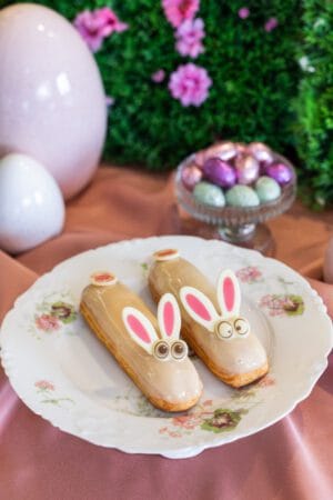 Éclair Lapin de Pâques - disponible seulement le week end de Pâques                   (samedi, dimanche et lundi)